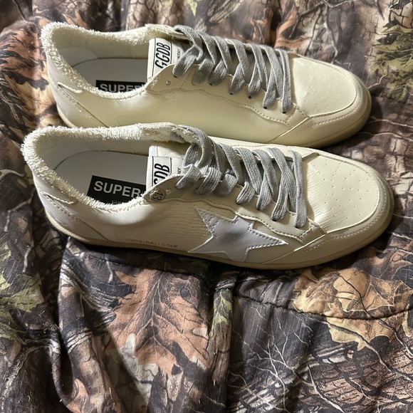Golden Goose Men's Cream and Gray Star Sneakers